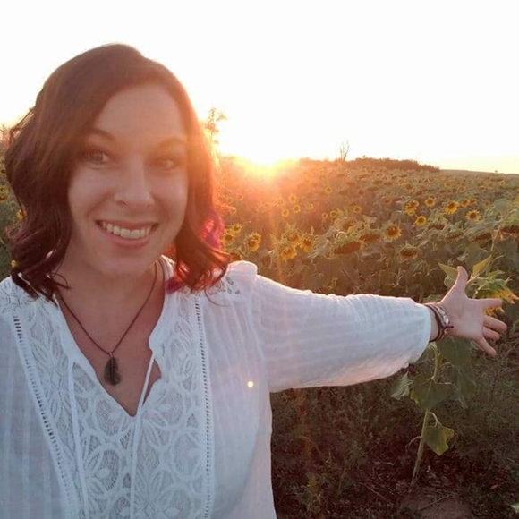 Meet your Posher, Erin Renee - Picture 3 of 4